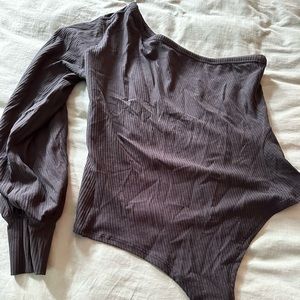 Like new black XL lululemon cold shoulder bodysuit